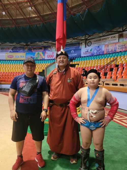 Юный борец из Тувы завоевал бронзу на соревнованиях в Монголии
