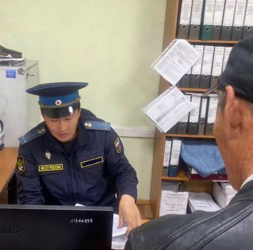 Житель Тувы закрыл свои долги ради поездки за рубеж