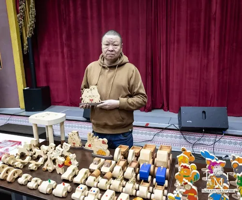 От хобби к бизнесу: как тувинский мастер возрождает национальные ценности через дерево