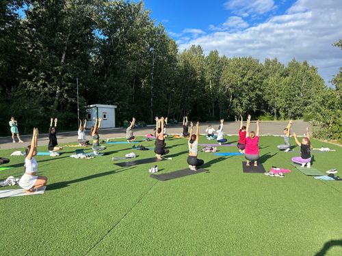 В Туве сотрудники исполкома «Единой России» познают секреты йоги