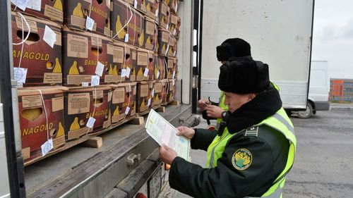 Глава Тувы поздравил ветеранов и сотрудников таможни