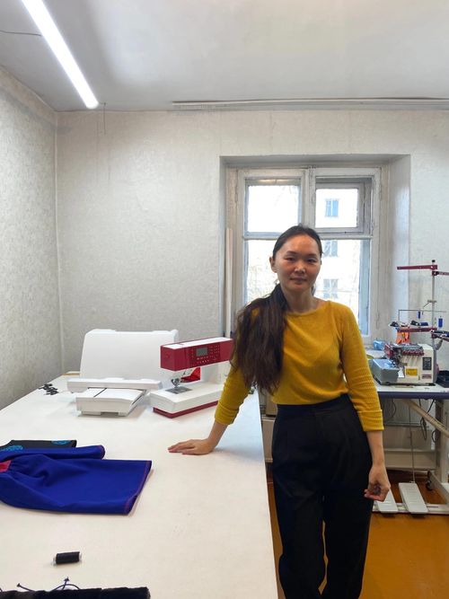 От хобби к работе: Жительница Ак-Довурака открыла ателье с помощью соцконтракта