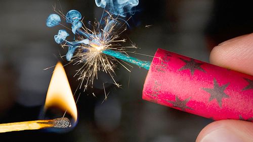 Зажечь с умом: Как выбрать и правильно использовать фейерверки