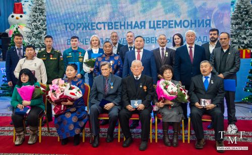 Тува чествует своих героев: церемония вручения государственных наград