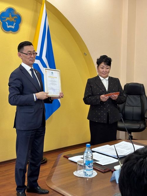 В Туве наградили победителей конкурса ко Дню матери
