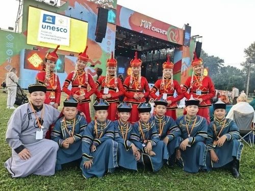 Педагог и хоомейжи Алдын-Белек Норбу из Шагонара воспитывает новое поколение хранителей тувинской культуры