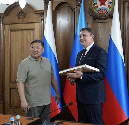 Владислав Ховалыг встретился с главой Луганской Народной Республики Леонидом Пасечником