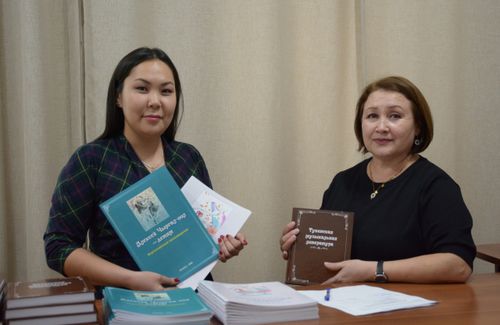 Национальная библиотека Тувы получила новый комплект книг, изданных благодаря гранту Фонда президентских грантов