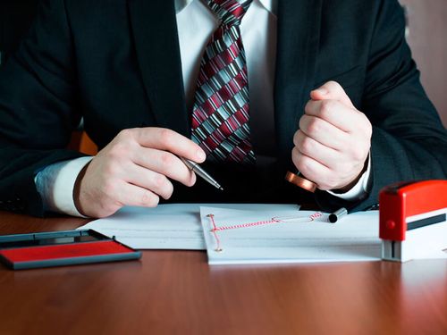 Сегодня свой профессиональный праздник отмечают российские нотариусы