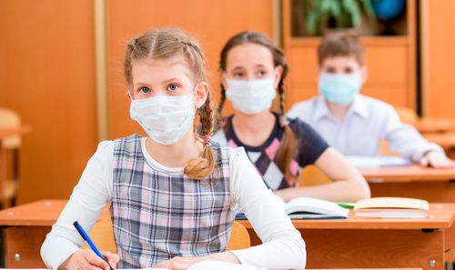Минздрав России советует провести в школах профилактику против распространения ковида