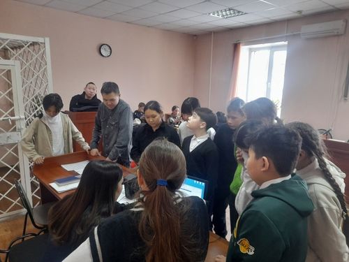 Школьники Сарыг-Сепа познакомились с работой районного суда