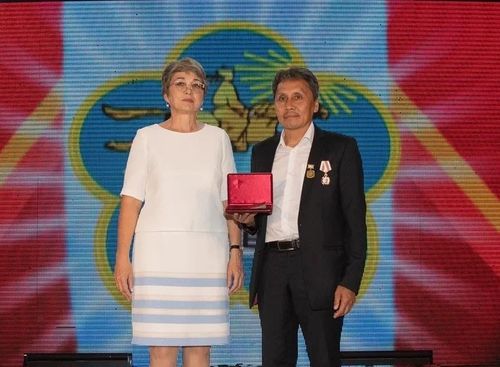 В Туве отметили отличников здравоохранения