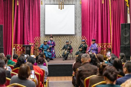 Кидистиң экизи салыжында, кижиниң экизи бүдүжүнде