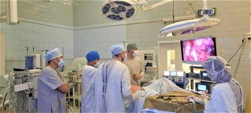 В Республиканскую больницу прибыли опытные хирурги России