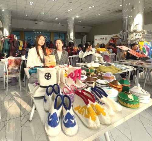 «Сделано в Туве». Изделия студентов ТувГУ представлены на выставке-ярмарке товаров тувинских мастеров