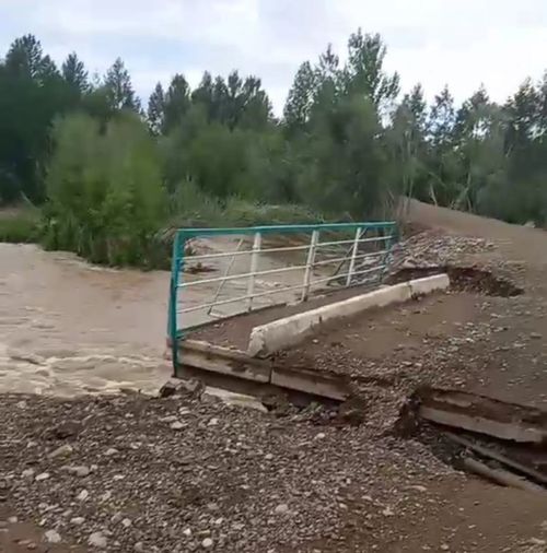 В Овюрском районе из-за дождей повысился уровень воды в реке Торгалыг