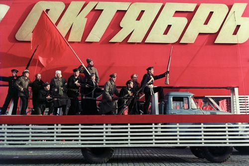 Сегодня - День Октябрьской революции 1917 года в России