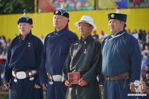 Высокие звания и грамоты – лучшим животноводам Тувы