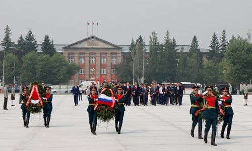 Анатолий Серышев почтил память погибших в Великой Отечественной войне