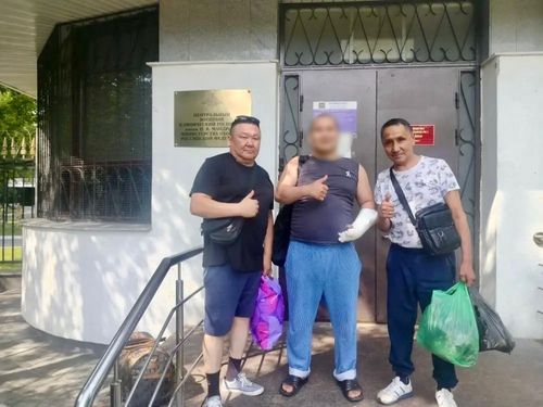 Полпредство Тувы продолжает поддерживать земляков в московских госпиталях