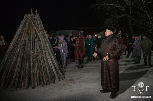 Оран-таңдыга чалбарып, сагыш-сеткилди арыглаан…