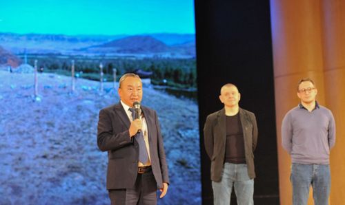 Тувинское горловое пение на сцене Российской академии музыки