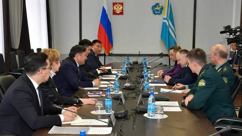 Глава Тувы обсудил ход реконструкции воздушного и автомобильного пропусков в республику