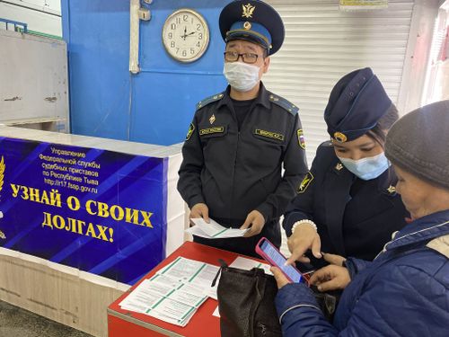 В Туве судебные приставы предлагают жителям республики узнать о своих правах и долгах