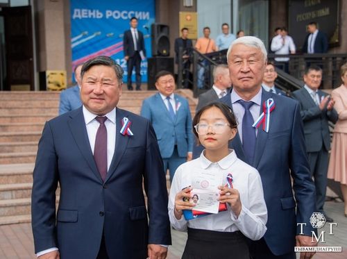 Глава Тувы поздравил земляков с Днем России