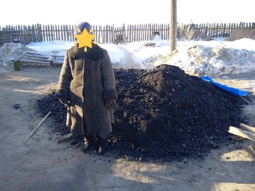 В Барун-Хемчике идет отгрузка угля одиноким пенсионерам