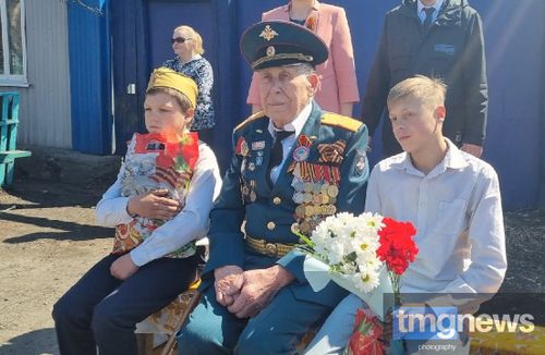 В Кызыле под окнами ветерана Великой Отечественной войны провели персональный парад