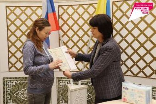 В Туве оформили первое электронное свидетельство о рождении ребёнка