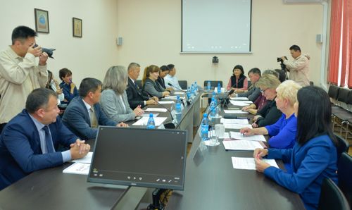 В Кызыле состоялся круглый стол «Культурно-образовательный маршрут Курагинский район – Тува – Монголия – язык взаимодействия»