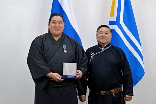 Глава Тувы встретился с прославленным тувинским сумоистом Амыр-Санаа Даваа