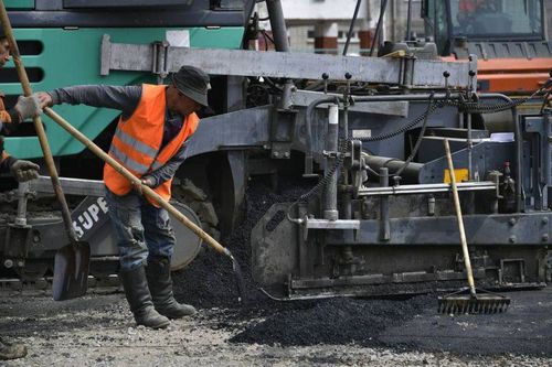 Глава Тувы поздравил работников дорожного хозяйства с профессиональным праздником