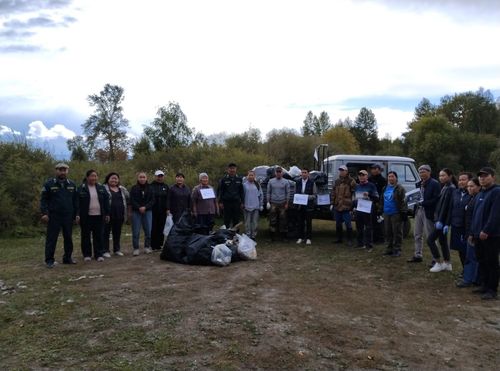 Жители Бай-Тайгинского района очистили берега реки Хемчик