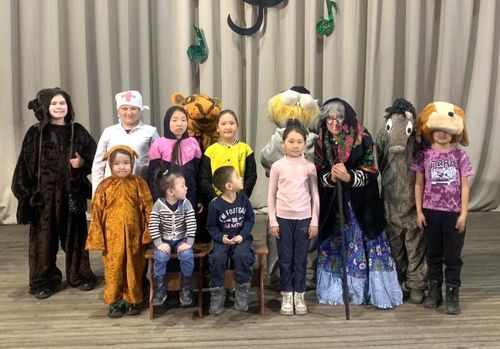 В Туве каникулы, а ребятам некогда скучать