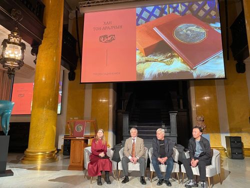 Новое издание тувинского эпоса «Хан Тон-Аралчын» представили в Санкт-Петербурге