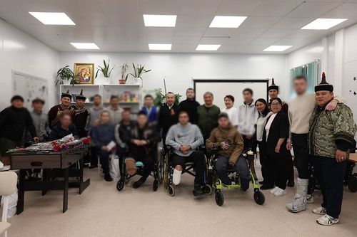 Москвада Тываның төлээ чериниң ажылдакчылары эмнелгелерде дайынчыларга чедип турар