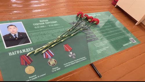 В Берт-Дагской школе установили «Парту Героя» с изображением Содунама Шалык