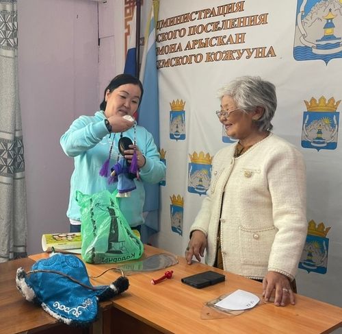 Тыва бөрт болгаш ойнаар-кыс даарап…