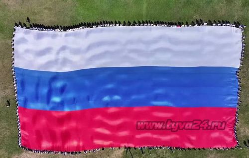 В Туве прошла масштабная патриотическая акция «Одно сердце, одна Родина, один флаг»