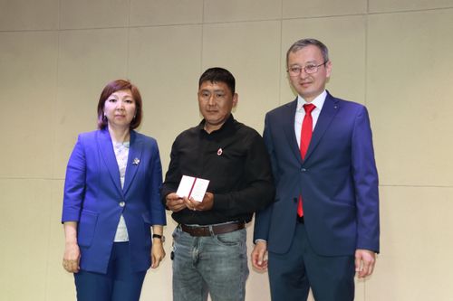 В Туве отметили лучших доноров крови