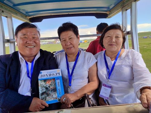 Писатели Тувы участвуют в фестивале в Монголии