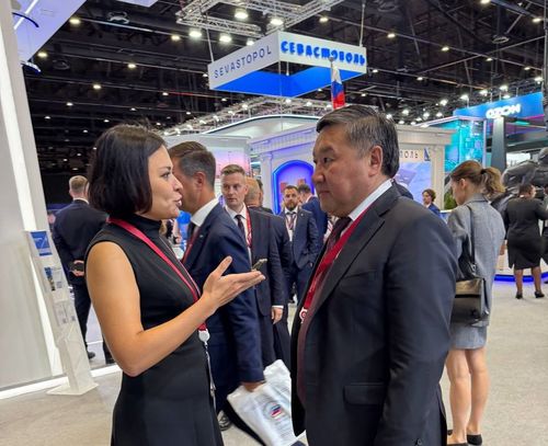 Глава Тувы на полях ПМЭФ встретился с Ксенией Шойгу