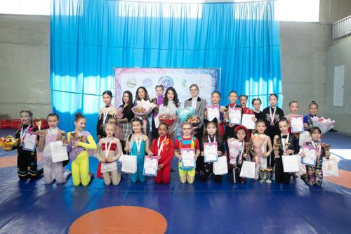 Более 30 спортсменок из Кызыла приняли участие во втором турнире по воздушной гимнастике на Кубок Федерации