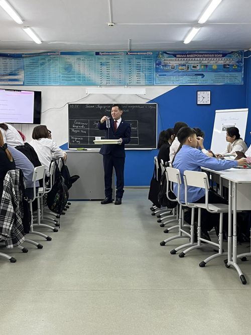 В школах Тувы в преддверии республиканского Съезда педагогов проходят открытые уроки