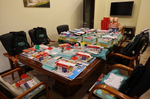 Полпредство Тувы в Москве помогло детям подготовиться к новому учебному году