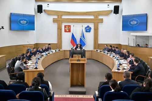 Владислав Ховалыг поставил задачи по подготовке к посевной кампании в Туве