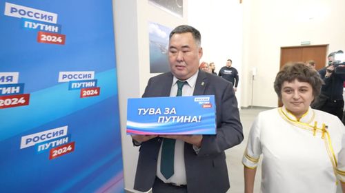 Тува передала в центральный избирательный штаб подписи в поддержку Владимира Путина
